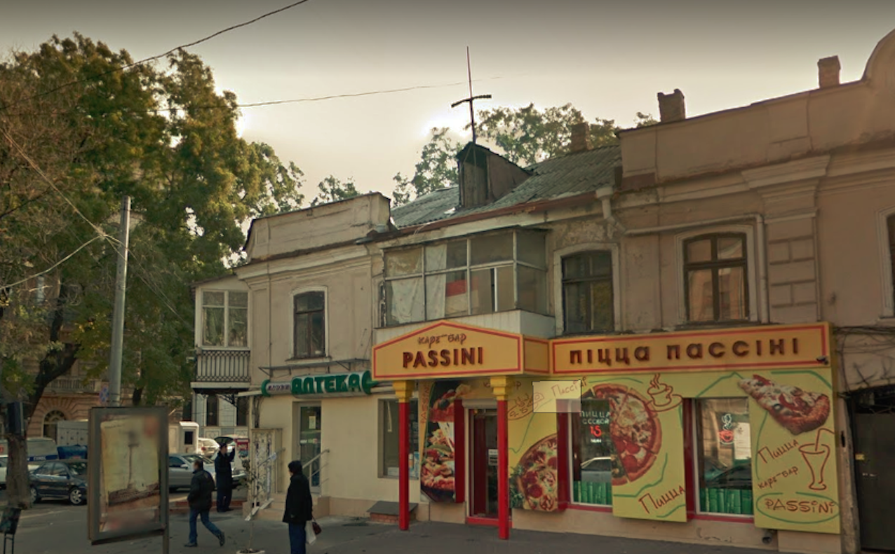Угловой торговый фасад на Успенской-Осипова. Работают арендаторы. ID 51552 (Фото 1)