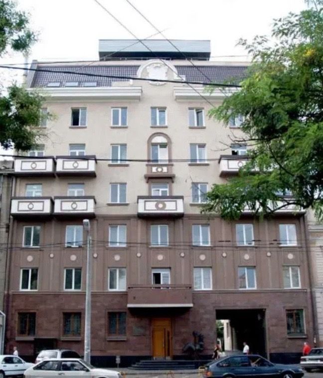 Сдам отдельно стоящее здание на Б.Арнаутской, общ.пл.1950 кв.м