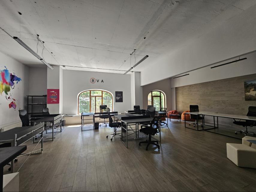 Офис с ремонтом в ЖК Ренессанс у Старобазарного сквера ID 51597 (Фото 1)