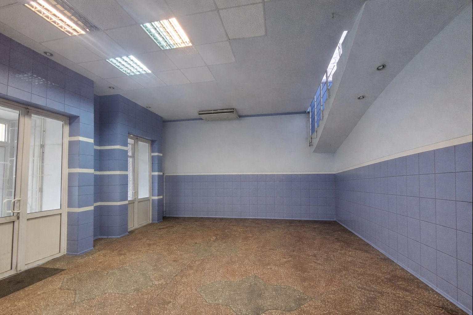 Сдам торговое помещение район пл.Толбухина, фасад ID 54064 (Фото 4)